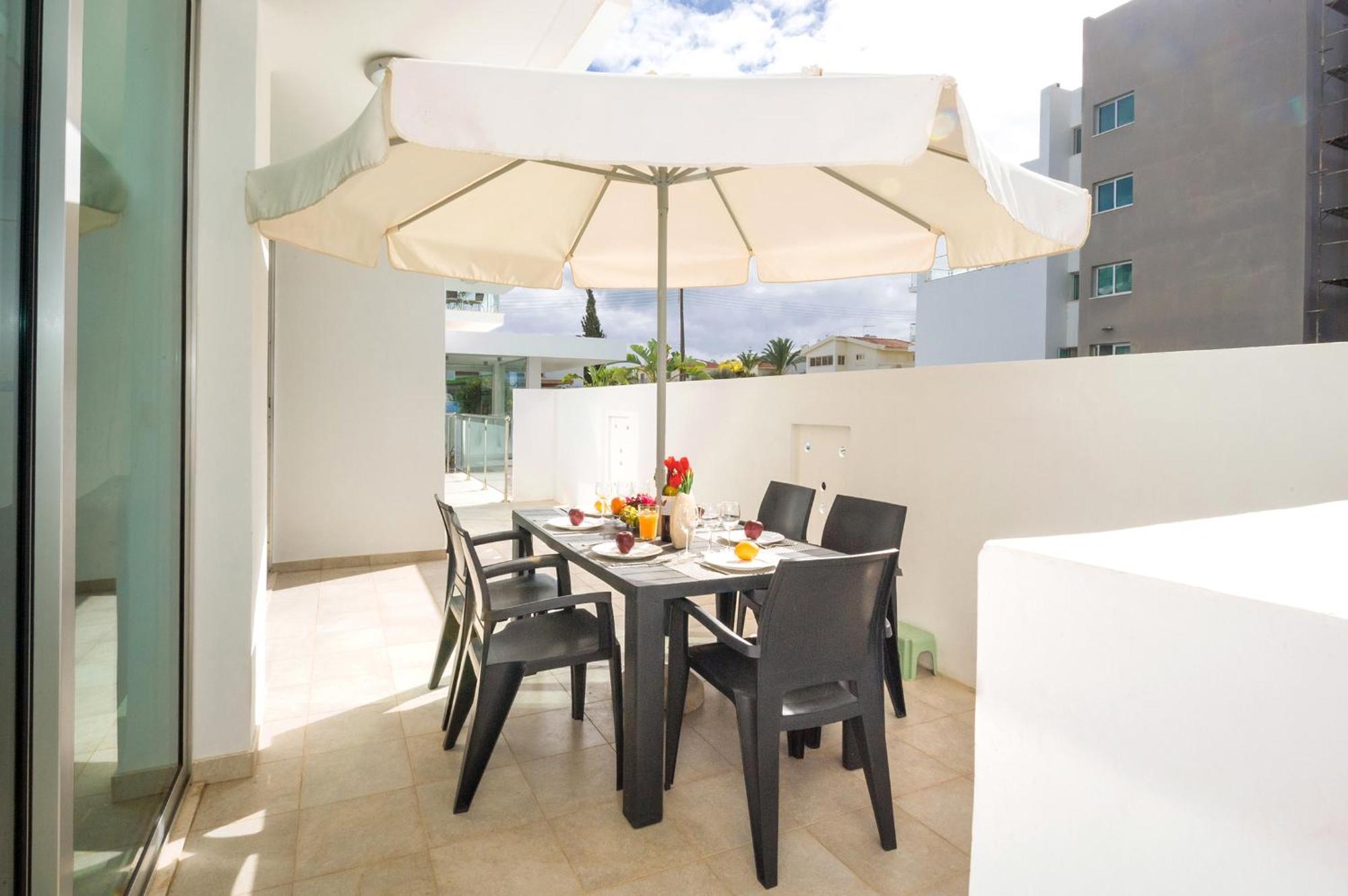 Calypso - Coralli Beachfront Apartment Protaras Exterior foto